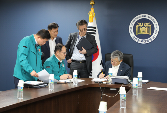 수단 교민 대피 국가안보실 상황회의<YONHAP NO-0176>