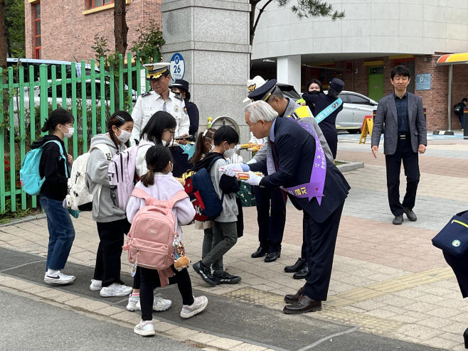 평택교육지원청, 등굣길 교통안전 캠페인