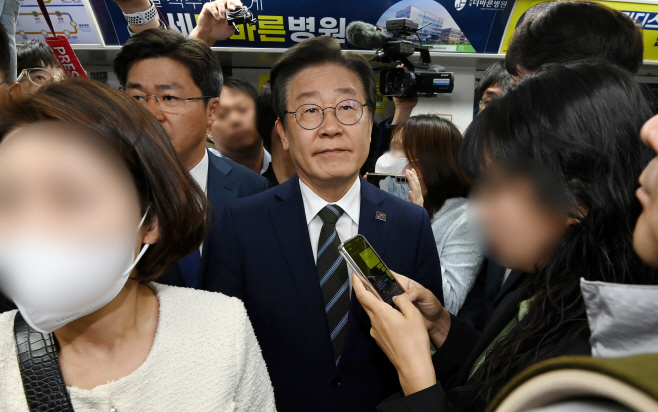 김포골드라인 탑승한 이재명 대표
