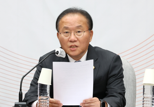 발언하는 윤재옥 원내대표