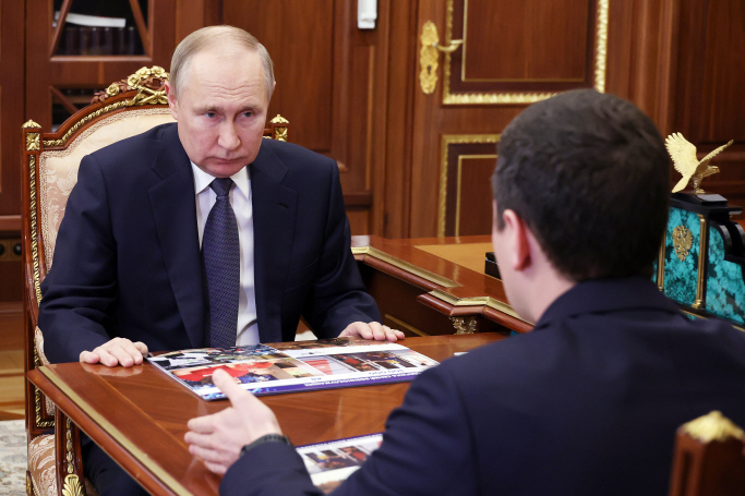 Russia President Putin meets with Yamalo-Nenets Autonomous Area Governor Artyukhov