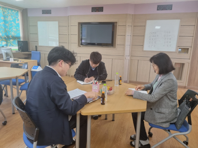 전문의 자문 중인 모습