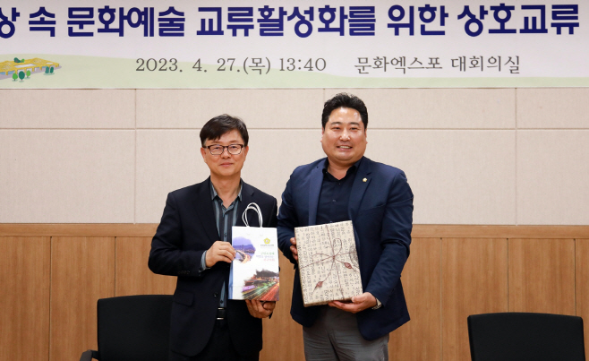 정규식 (재)문화엑스포 사무총장과 김성택 부산 북구의회 의원