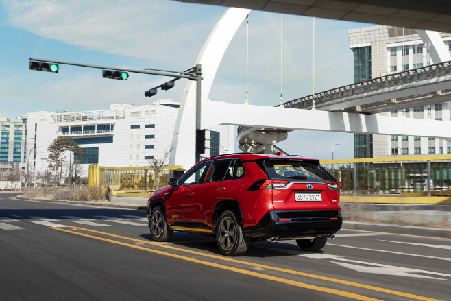 RAV4PHEV_02
