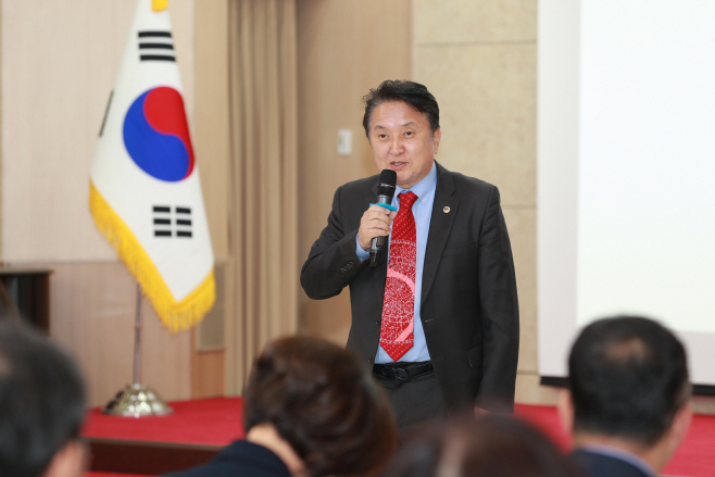 김영환 충북지사 5월 직원조회/제공=충북도