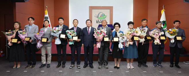 0502 함안군, 5월‘군민 으뜸상’표창 수여1