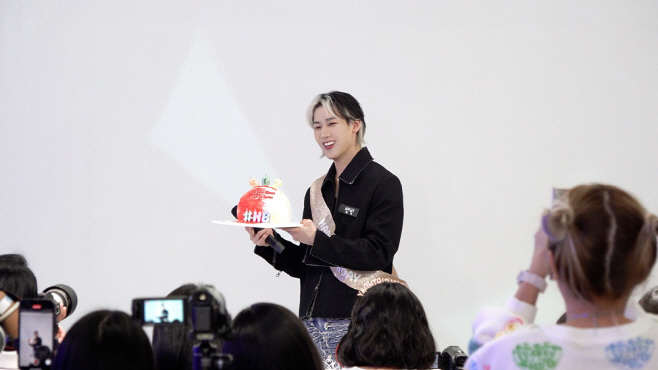 230503_뱀뱀 X Ktown4u, 아주 특별한 미니 팬미팅 개최_image