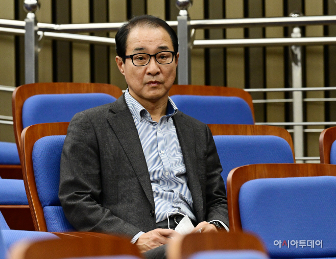 [포토] 이성만 의원 '민주당 의원총회 참석'