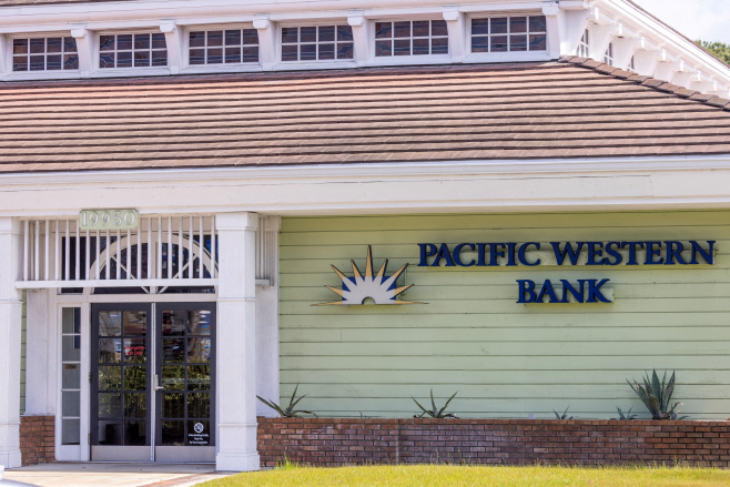 PACWEST-M&A/ <YONHAP NO-3082> (REUTERS)