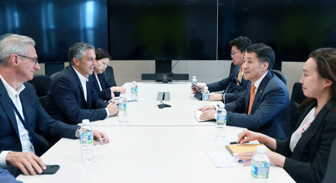 장영진 산업부 차관 한국GM 부평공장 현장 방문