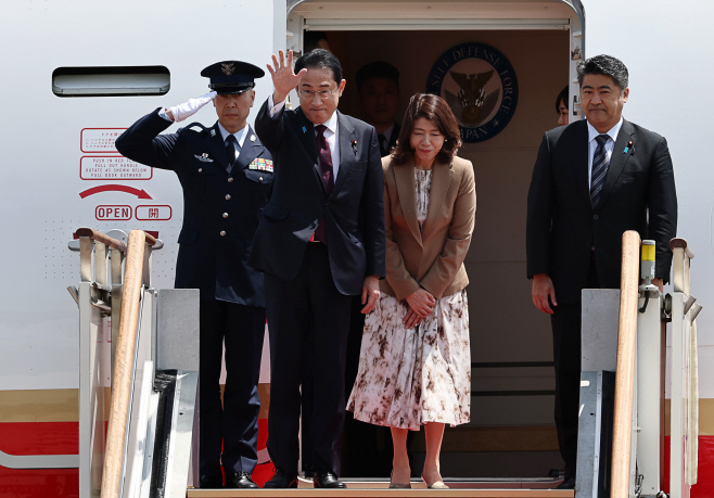 기시다 총리, 출국<YONHAP NO-3013>