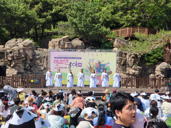 (사진2) 렛츠런 앤 아트 공연 모습