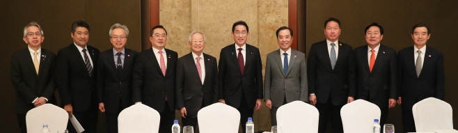 (사진1) 일본 총리-재계 간담회