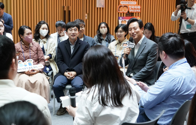 서울 엄빠 기자단과 대화를 나누는 오세훈 서울시장-5
