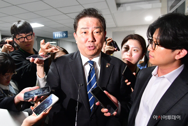 [포토] 김남국 가상화폐 보유 논란 진상조사팀 1차회의 마친 김병기 진상조사 팀장