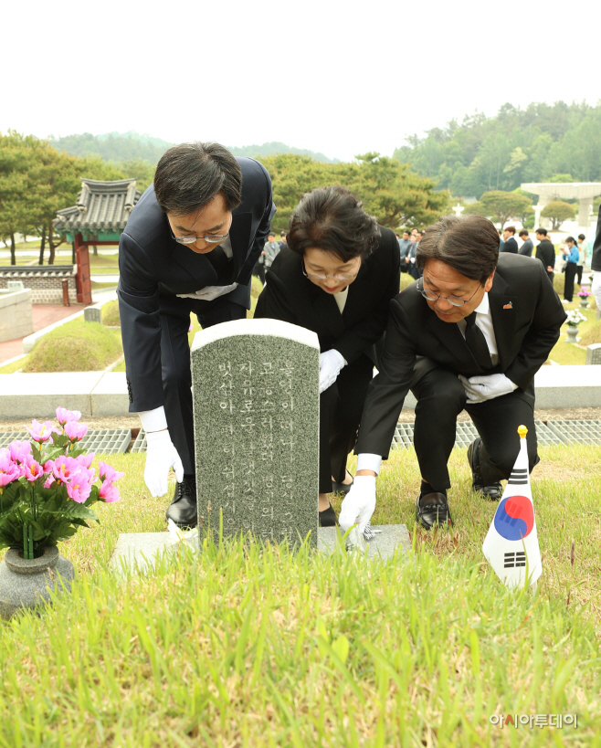 김동연 경기도지사, 5.18 민주묘지 방문