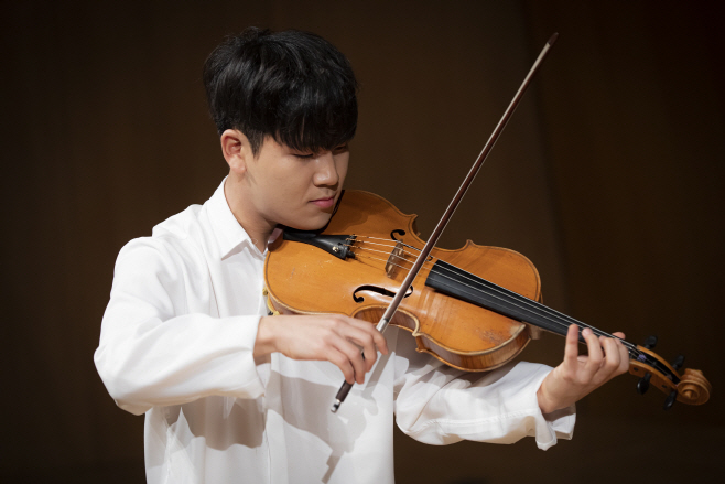 [연주자 사진] 신경식 Viola (c)Kumho Cultural Foundation
