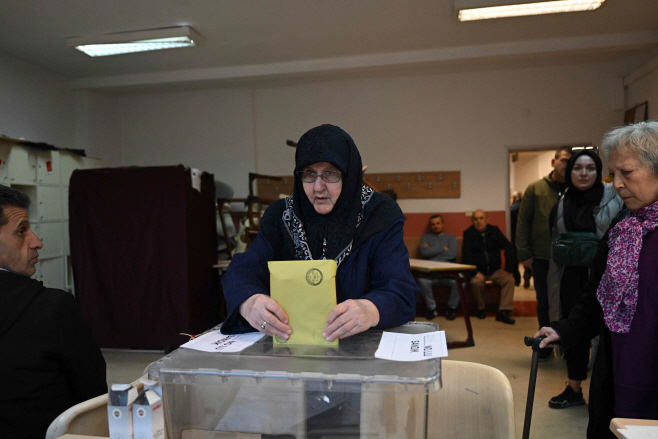 TURKEY-VOTE <YONHAP NO-2762> (AFP)