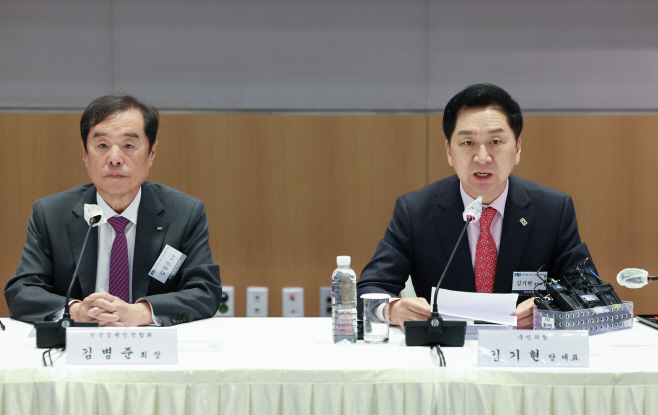 발언하는 김기현 대표