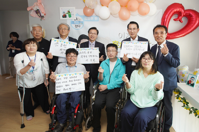 이완섭 서산시장, 장애인 자립지원 시범사업 첫 입주자 격려