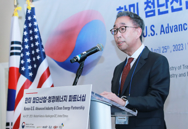대표 발언하는 박지원 두산에너빌리티 회장