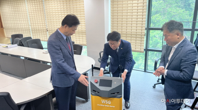 웍스탭(주)을 방문한 조광희 산업진흥원장