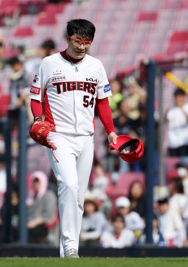 씁쓸한 양현종<YONHAP NO-2808>