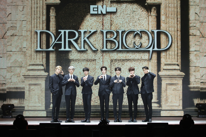 엔하이픈_DARK BLOOD_단체 (2)