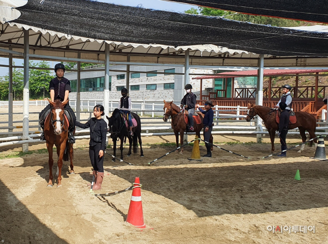 23일 (홍성군, 2023년 학생승마체험 146명 추가 선발) 1