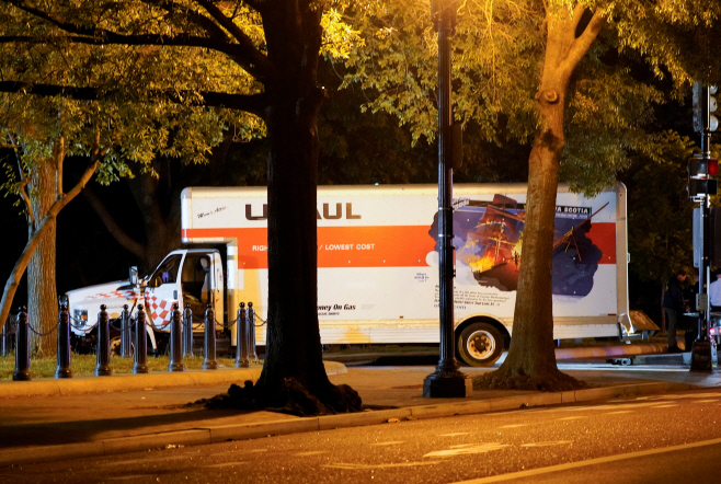 USA-WHITEHOUSE/CRASH