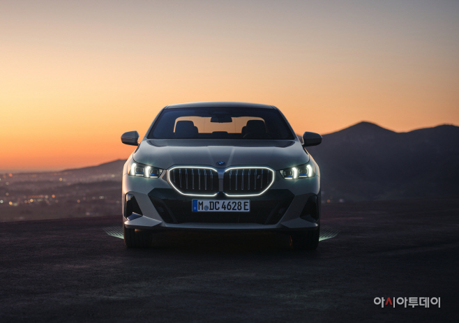 사진-BMW 뉴 5시리즈 최초 공개 (5)