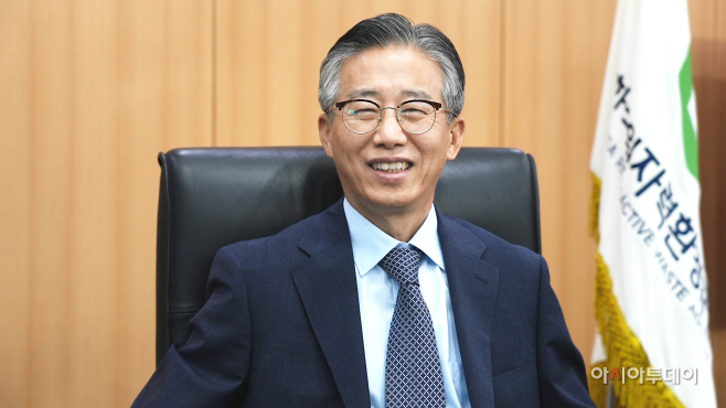 붙임 2. 제5대 조성돈 이사장 사진