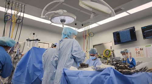 (사진)세종병원그룹 국내 최초 리유저블 수술 가운 공식 채택