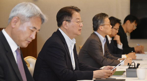 방기선 1차관, 비상경제차관회의 주재<YONHAP NO-2122>