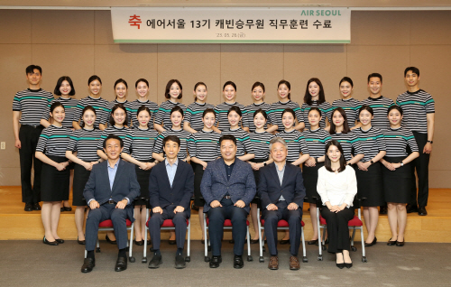 에어서울 신입 캐빈승무원 수료식 기념 촬영