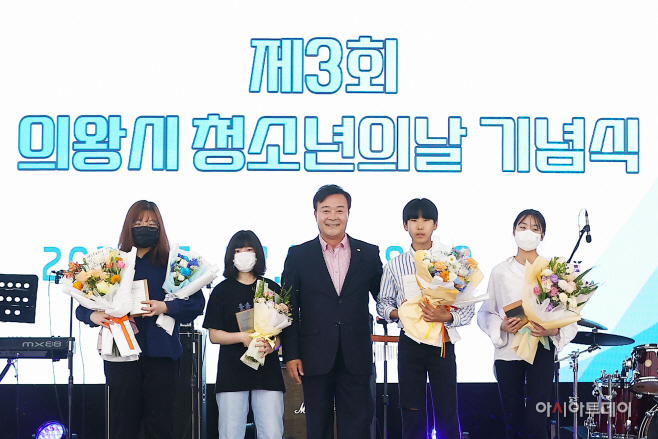 2.(사진)청소년상 시상(2명불참)