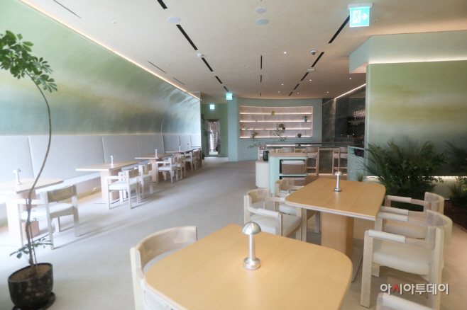 Forest Kitchen 내부 전경