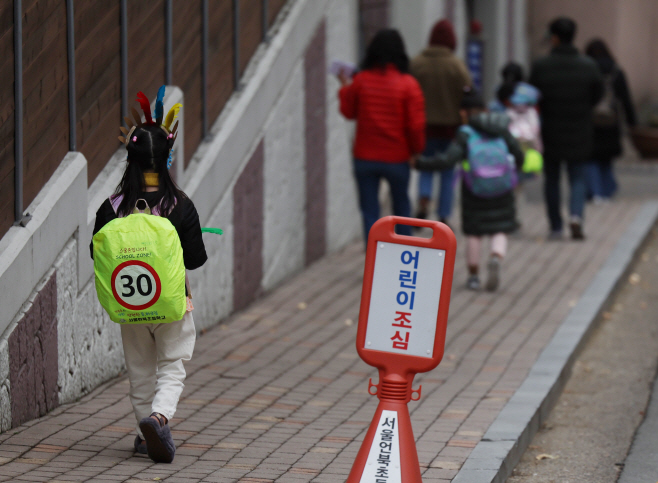 '형광사인', '안내판', '노면표시'에도 계