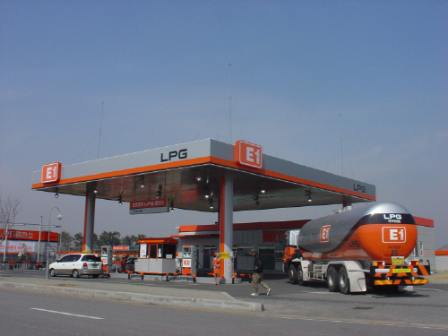 E1