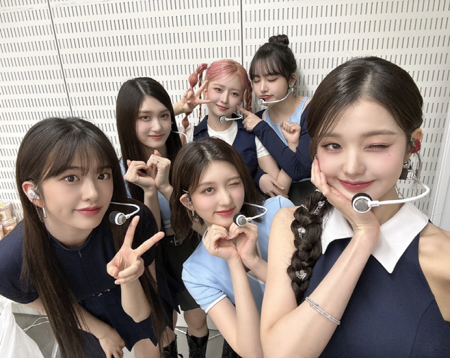 02_아이브_단체 이미지