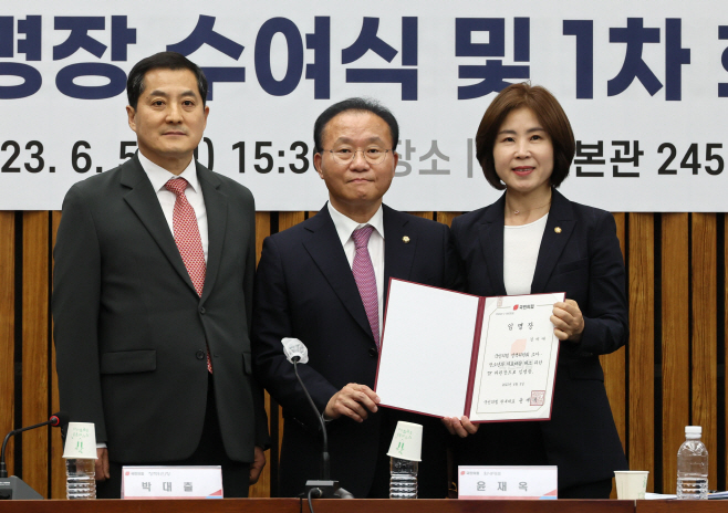 국민의힘 소아ㆍ청소년과 의료대란 해소 위한 TF 임명장 수여식