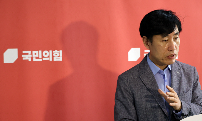 시민단체 선진화특위 설명하는 하태경 위원장