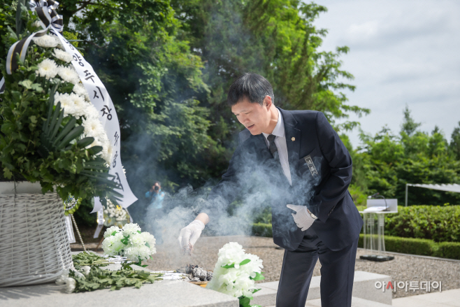 남양주시의회,제68회 현충일을 맞아 현충탑 참배1