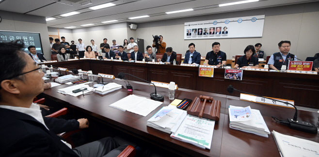 [포토]냉랭한 분위기 속 3차 최저임금위원회 전체회의
