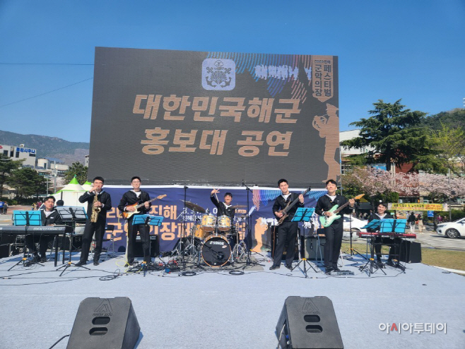 해군홍보대 프린지 공연(6인조 밴드)