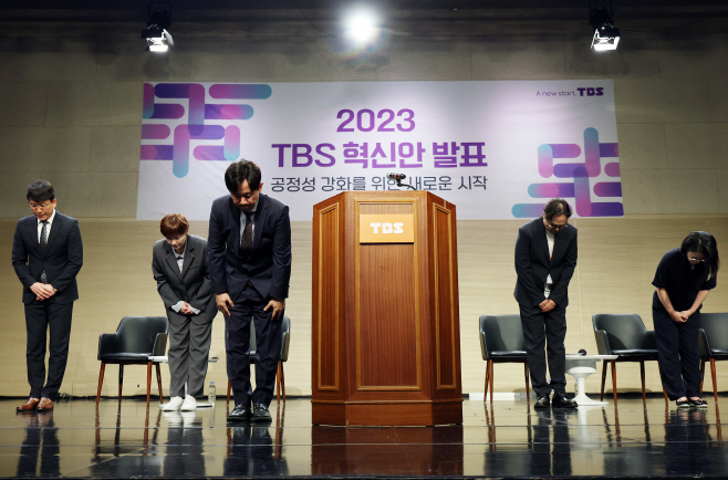 TBS '정치적 편파 논란 사과'<YONHAP NO-2806>