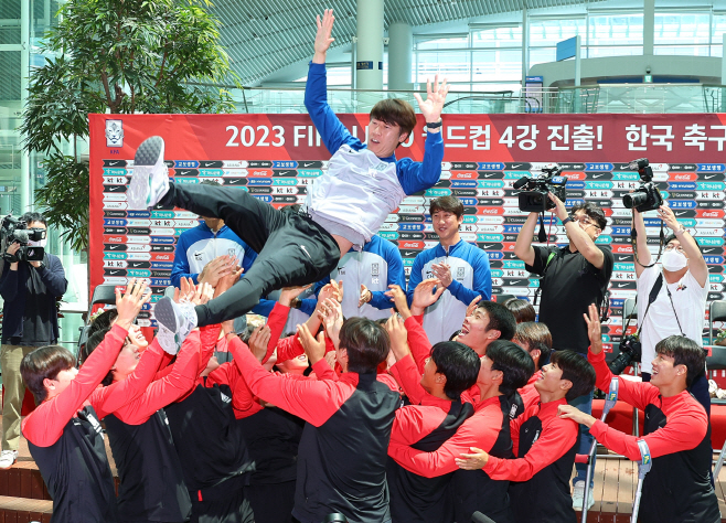 새로운 황금 세대 만든 김은중 감독과 선수들<YONHAP NO-2935>