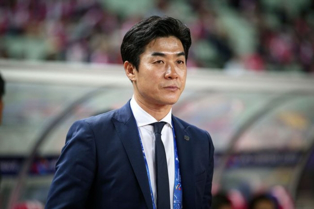윤정환 감독. 프로축구연맹