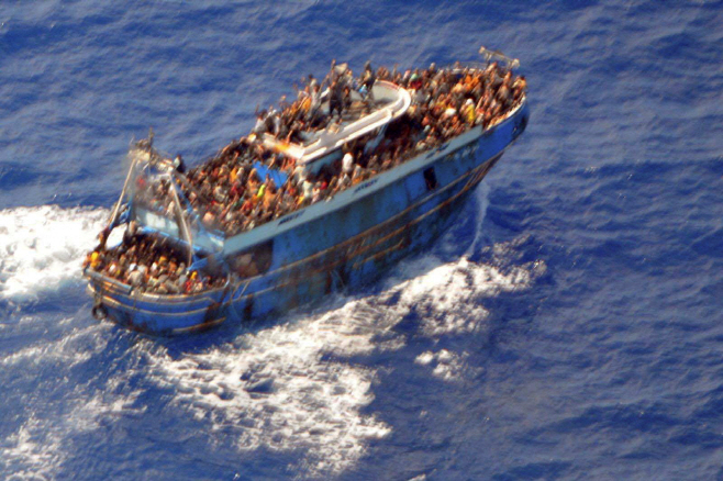 EUROPE-MIGRANTS/GREECE-SHIPWRECK <YONHAP NO-0374> (REUTERS)