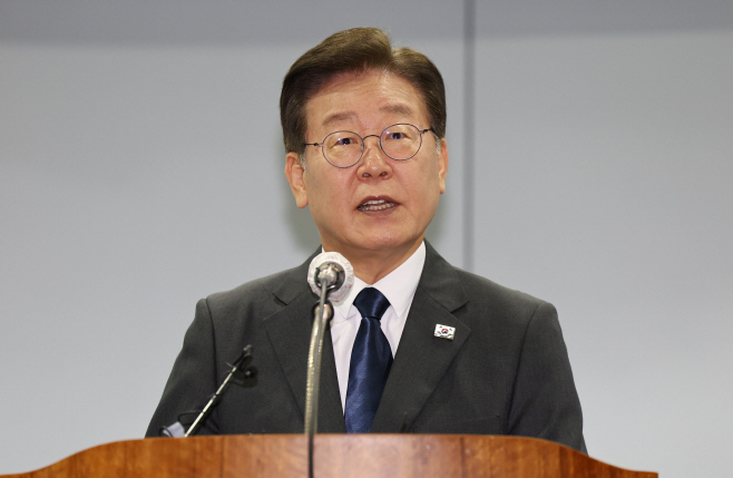 축사하는 이재명 대표